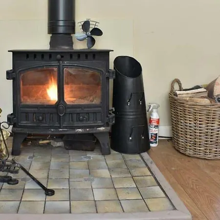 Red Squirrel Haven 2br House - Sleeps 4 - Parking