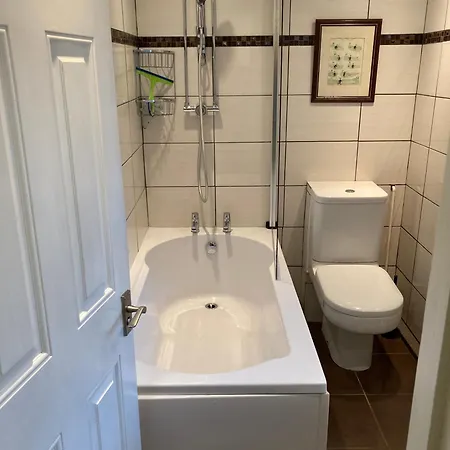 Red Squirrel Haven 2br House - Sleeps 4 - Parking Holiday home