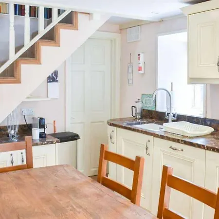 Red Squirrel Haven 2br House - Sleeps 4 - Parking Hawes